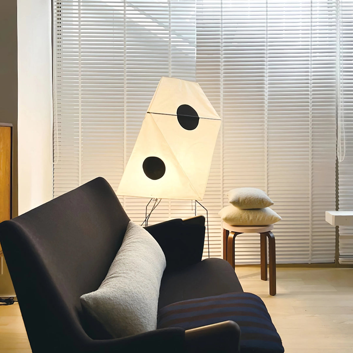 Akari UF3-Q Rice Paper Floor Lamp