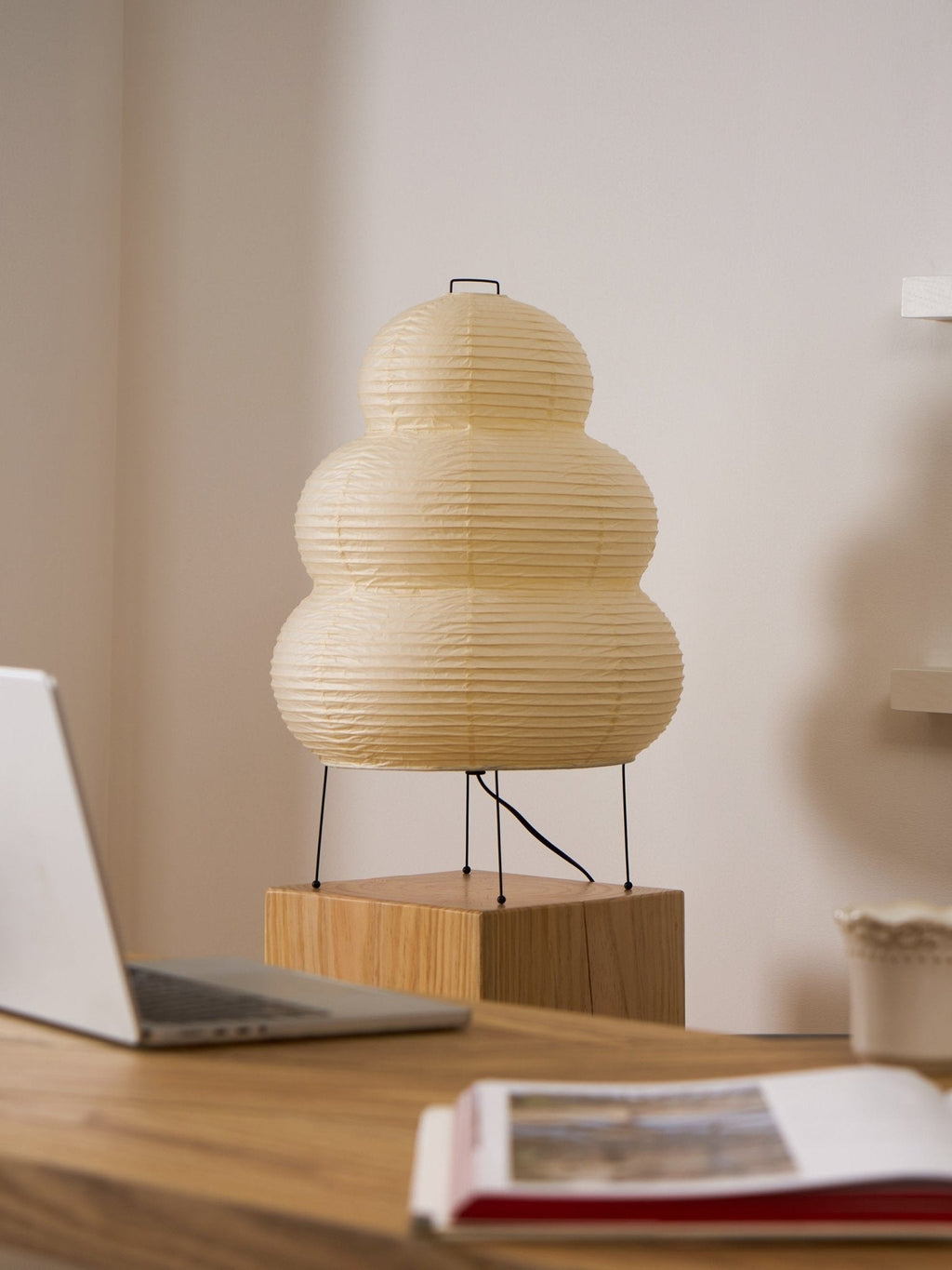 Akari 1A 24A Washi Lantern Table Lamp