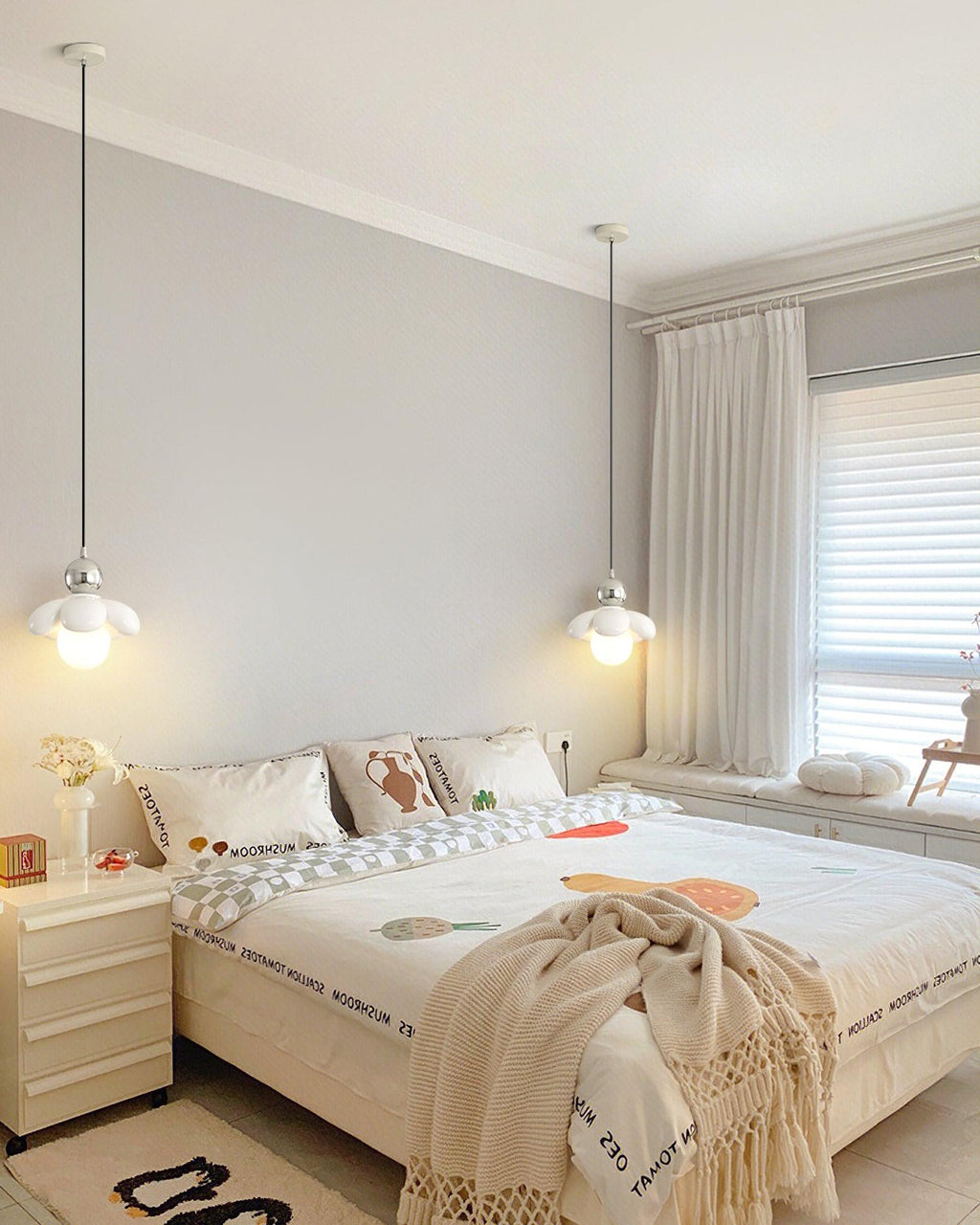 Maru Flower Metal Pendant Lamp — product view 3