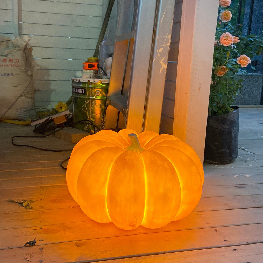 Pumpkin Metal Table Lamp — product view 2
