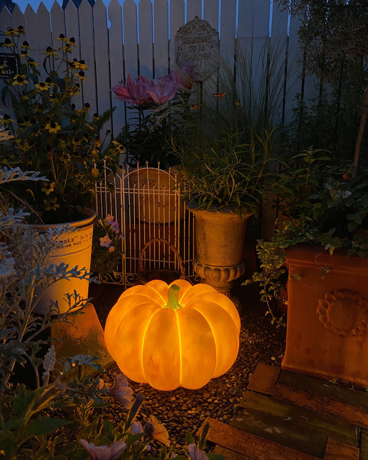 Pumpkin Metal Table Lamp — product view 6