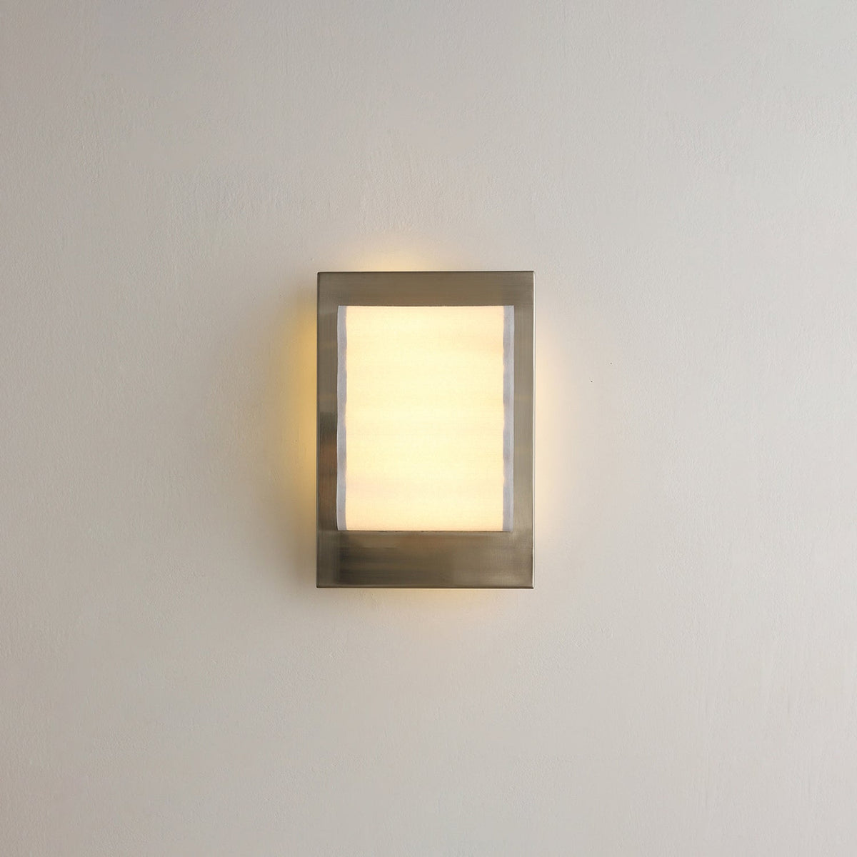 Ripple Edge Metal Wall Lamp — product view 9