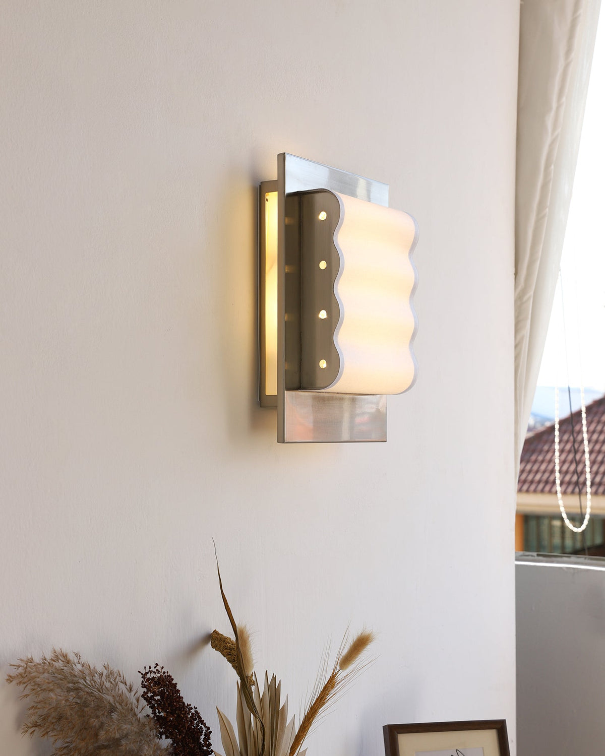 Ripple Edge Metal Wall Lamp — product view 4