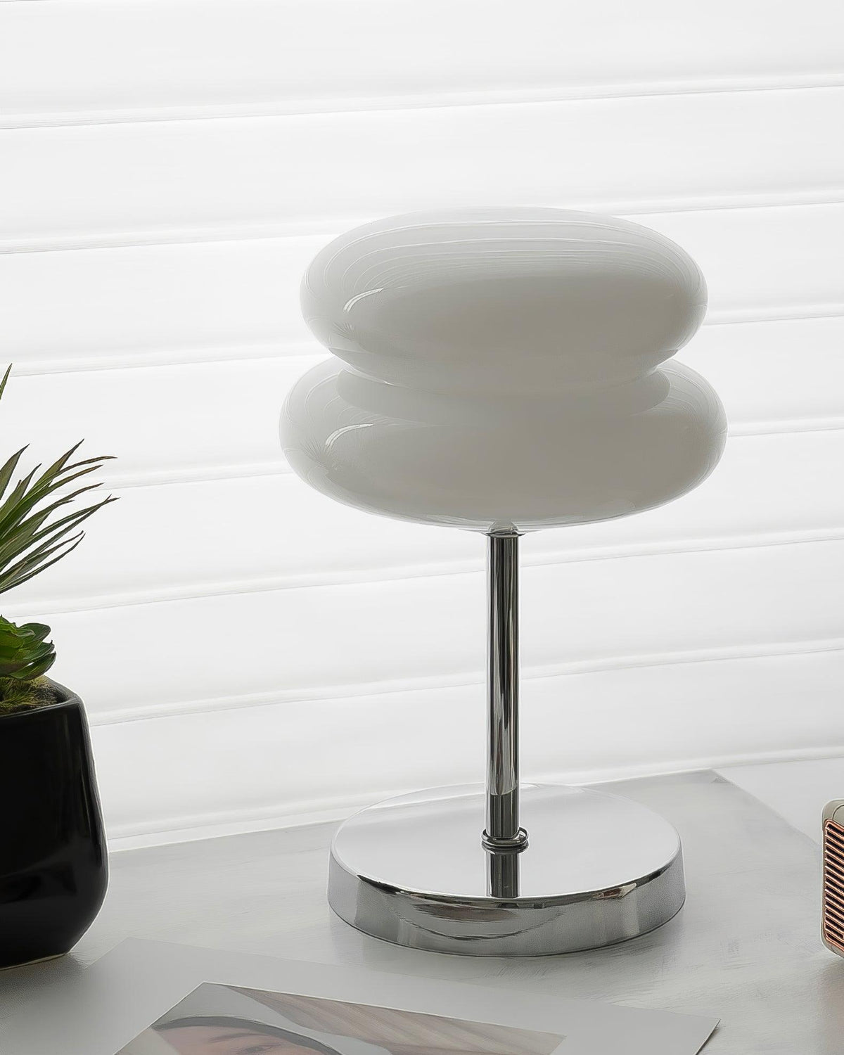 Sonika Glass Table Lamp — product view 3