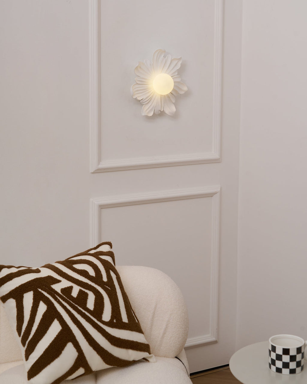 Tina Flower Resin Wall Lamp — product view 40