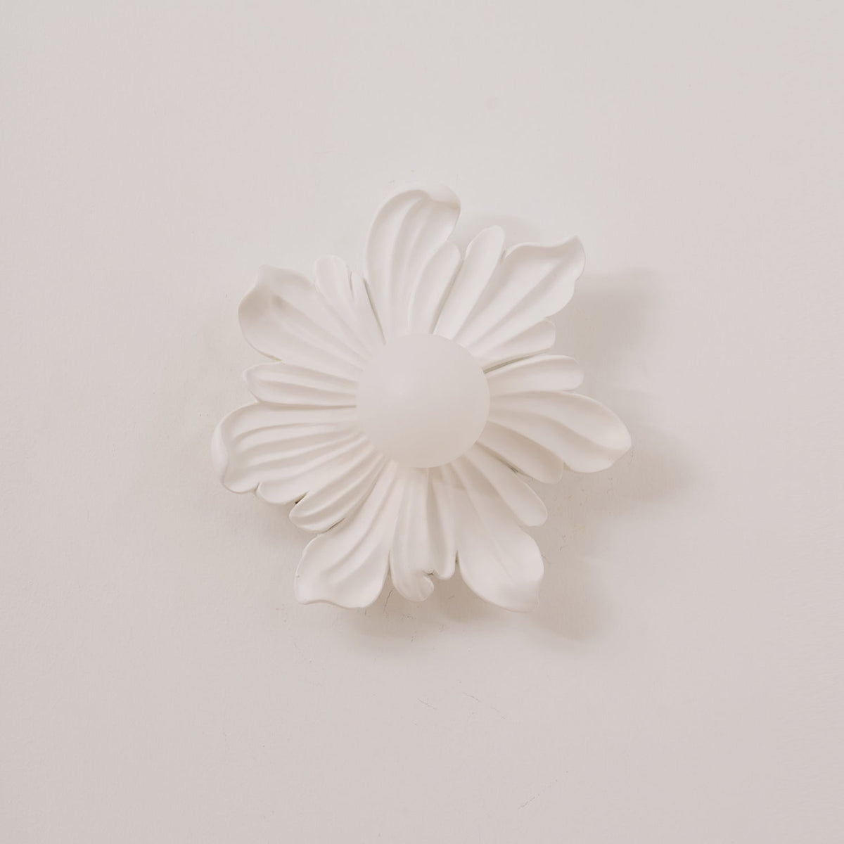 Tina Flower Resin Wall Lamp — product view 35