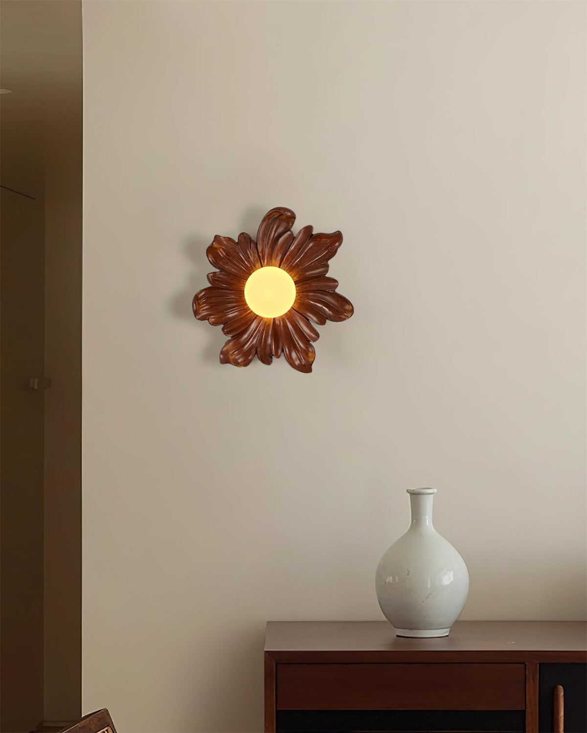 Tina Flower Resin Wall Lamp — product view 15