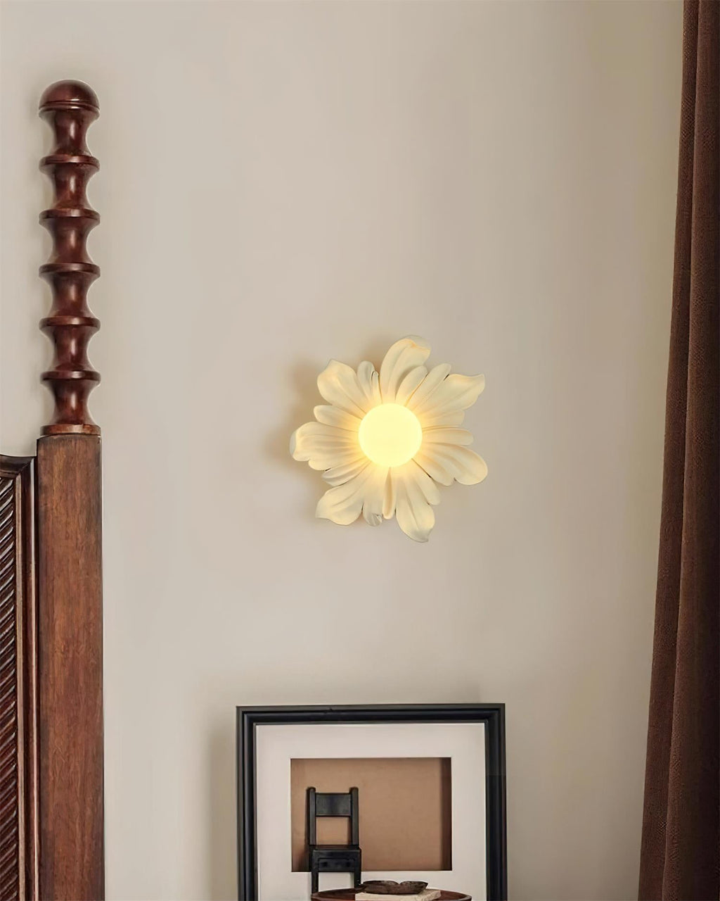 Tina Flower Resin Wall Lamp — product view 4