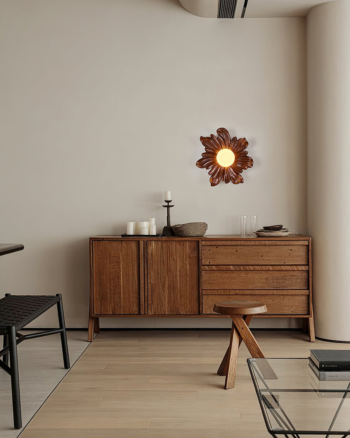 Tina Flower Resin Wall Lamp — product view 3