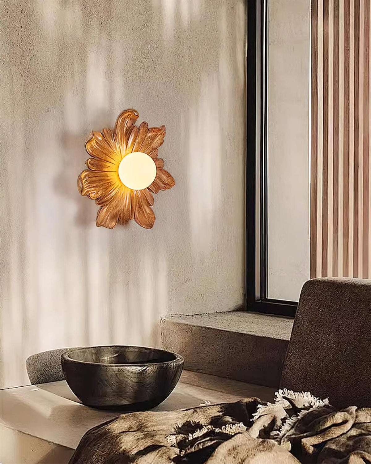 Tina Flower Resin Wall Lamp — product view 16