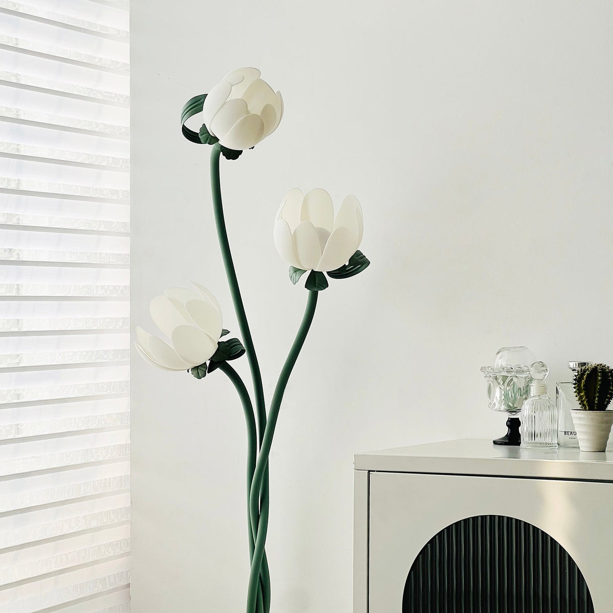 Verdina Metal Floor Lamp — product view 3