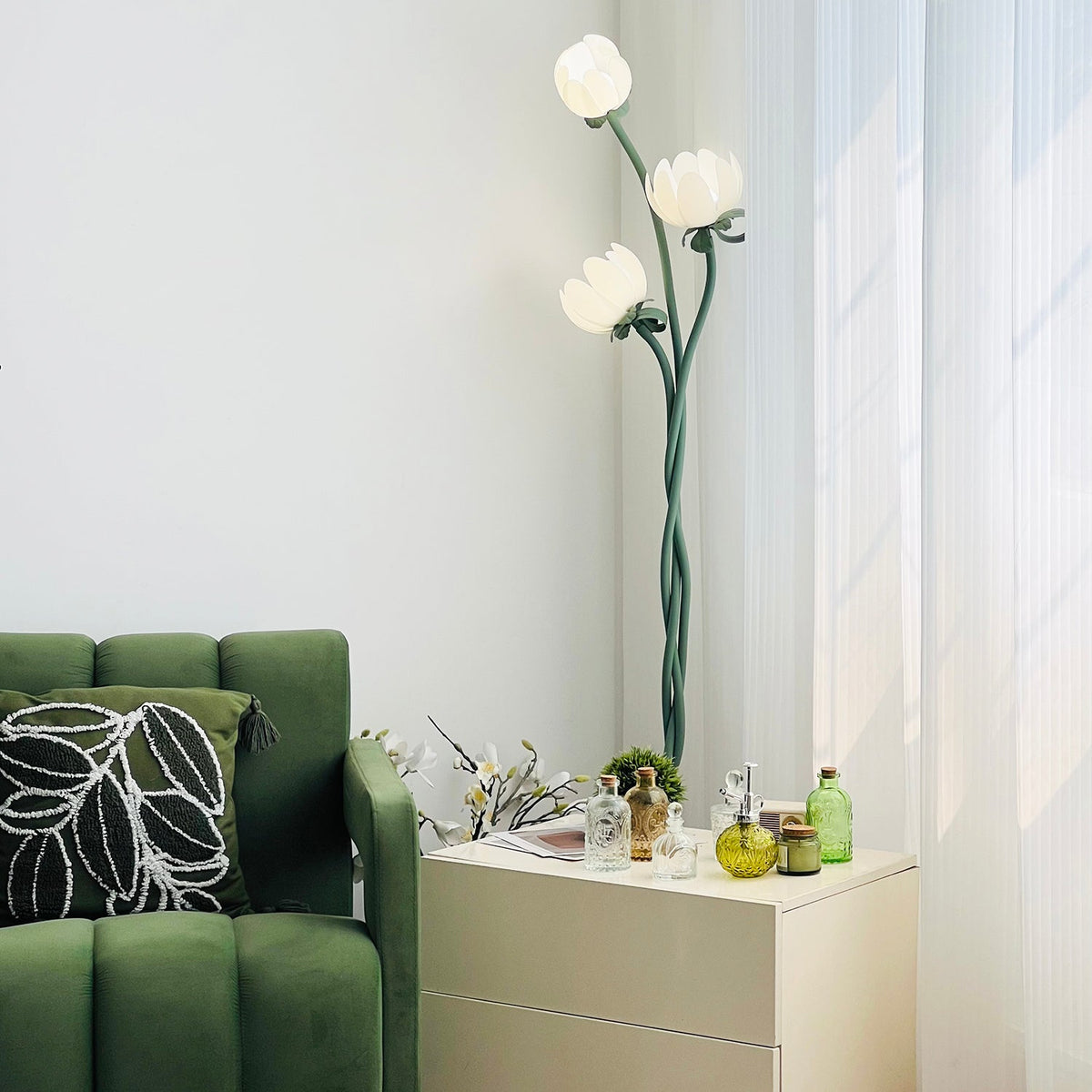 Verdina Metal Floor Lamp — product view 4