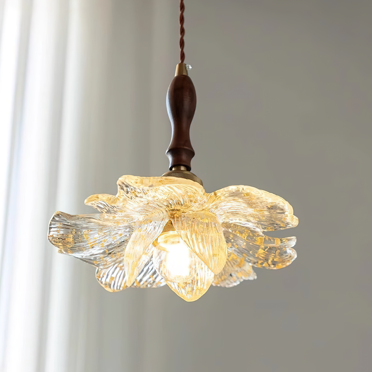 Dalie Lotus Wood Pendant Lamp — product view 2