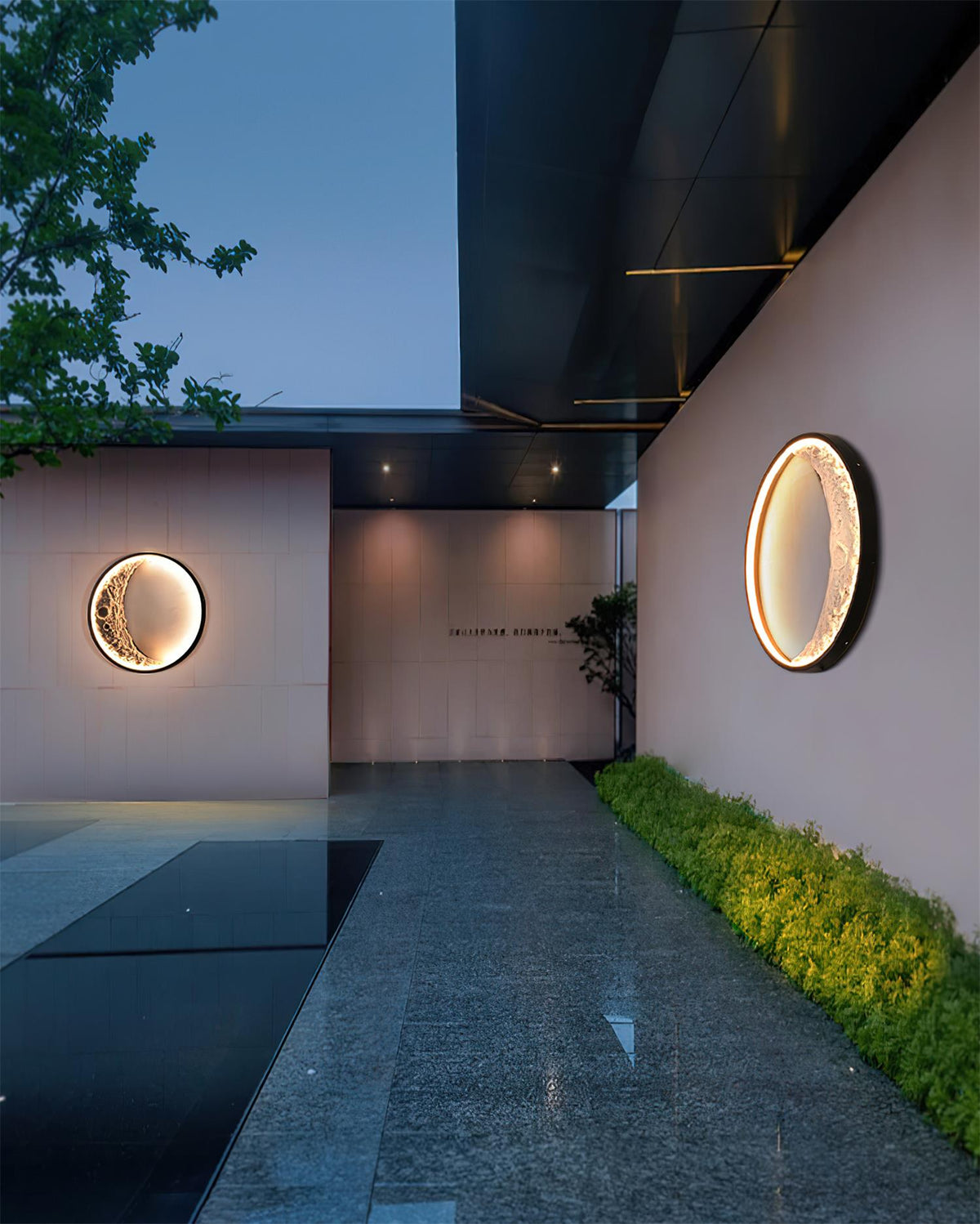 Moon Outdoor Metal Wall Lamp — product view 4