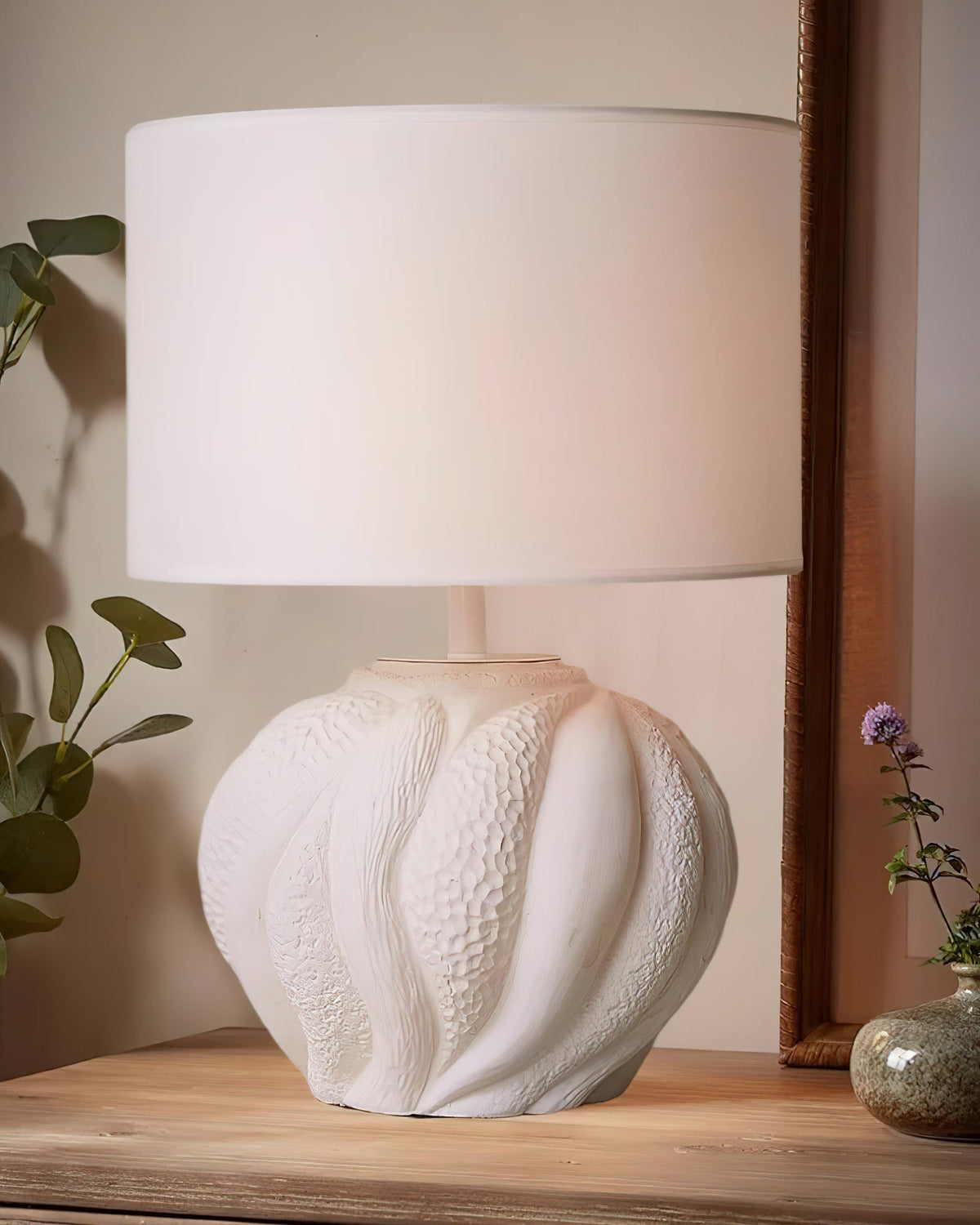 Remi Metal Table Lamp — product view 3