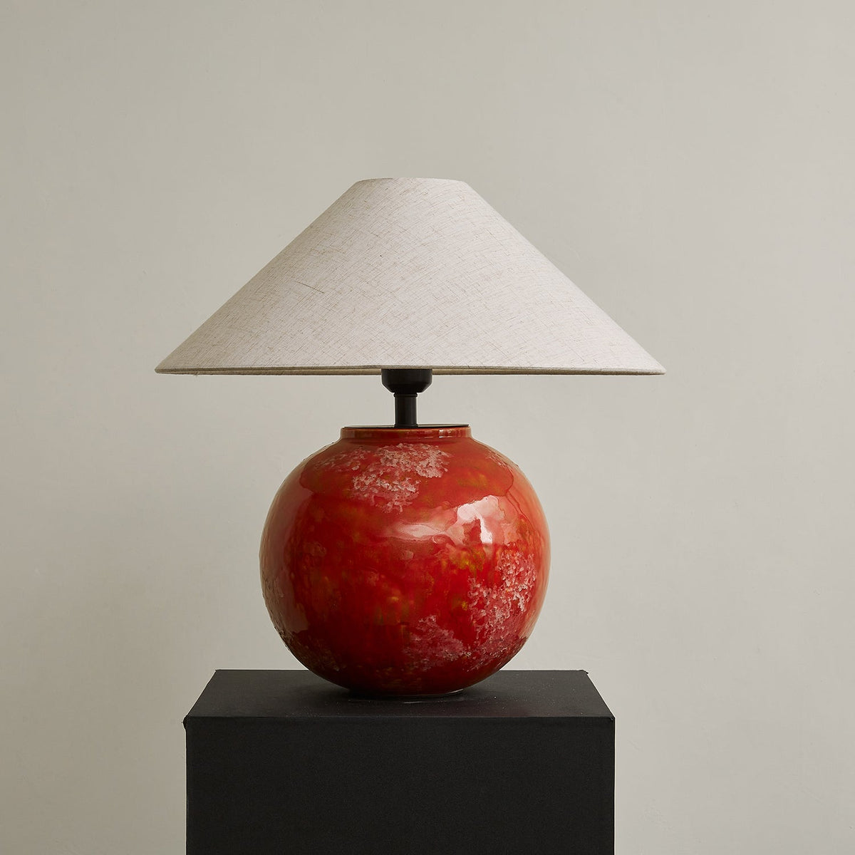 Red Droplet Round Metal Table Lamp — product view 2