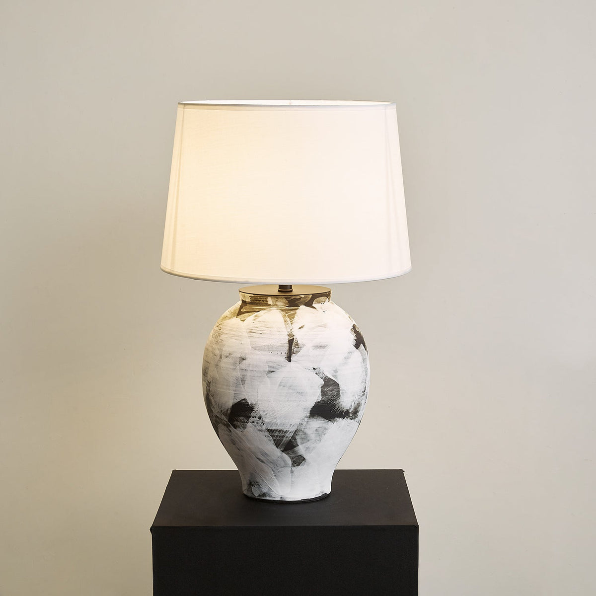 Malta Metal Table Lamp — product view 4