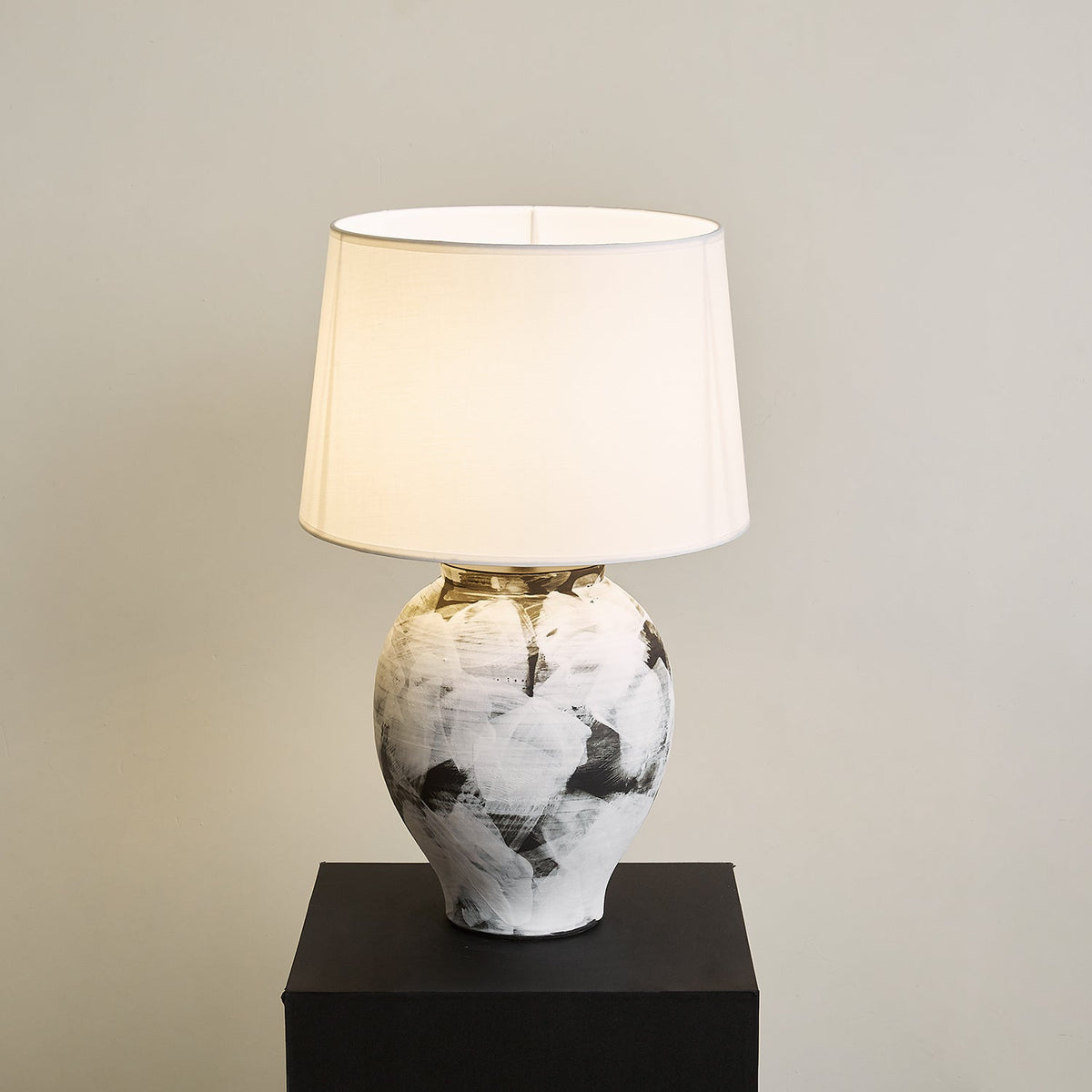 Malta Metal Table Lamp — product view 6