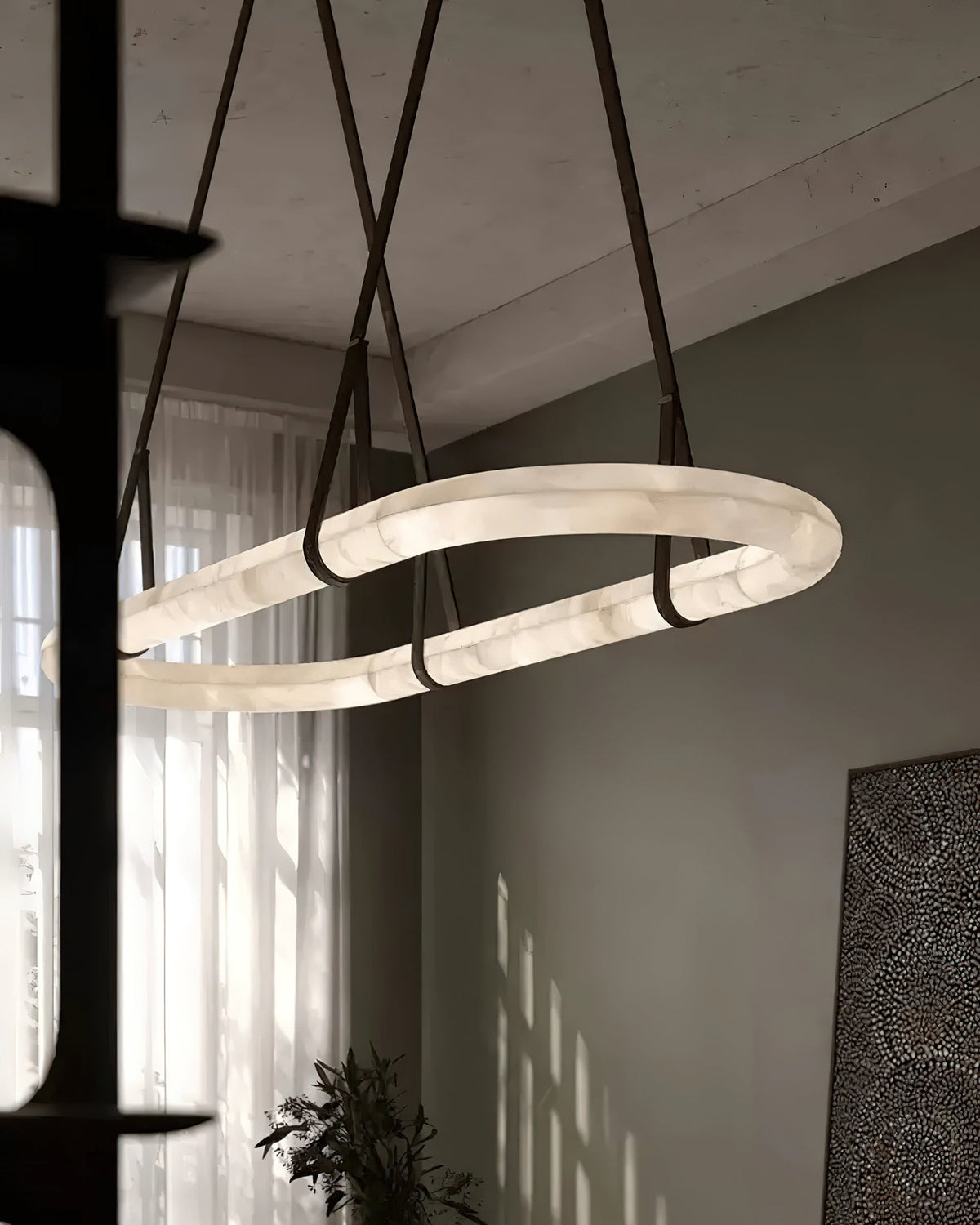 Kurve Alabaster Chandelier — product view 4