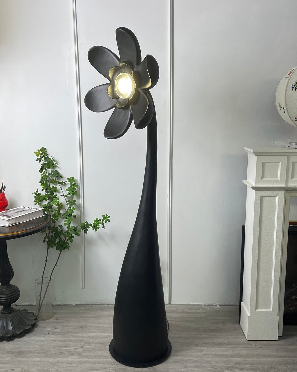 Vicenzio Glass Floor Lamp — product view 12