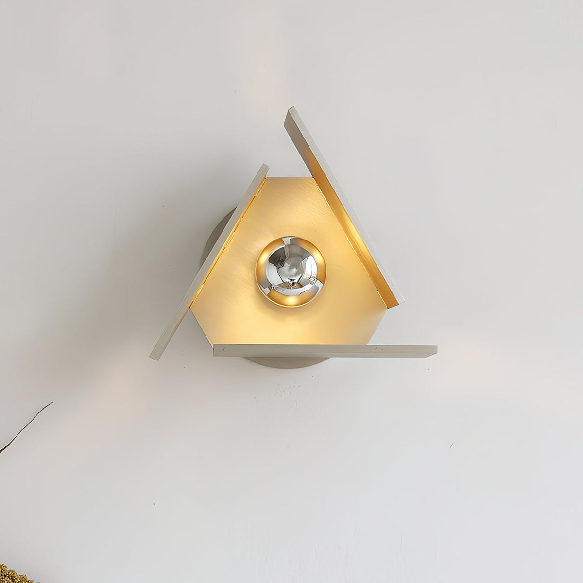 Vanta Metal Wall Lamp — product view 3