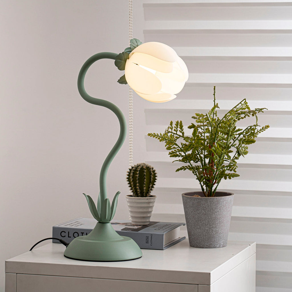 Petala Metal Table Lamp — product view 3