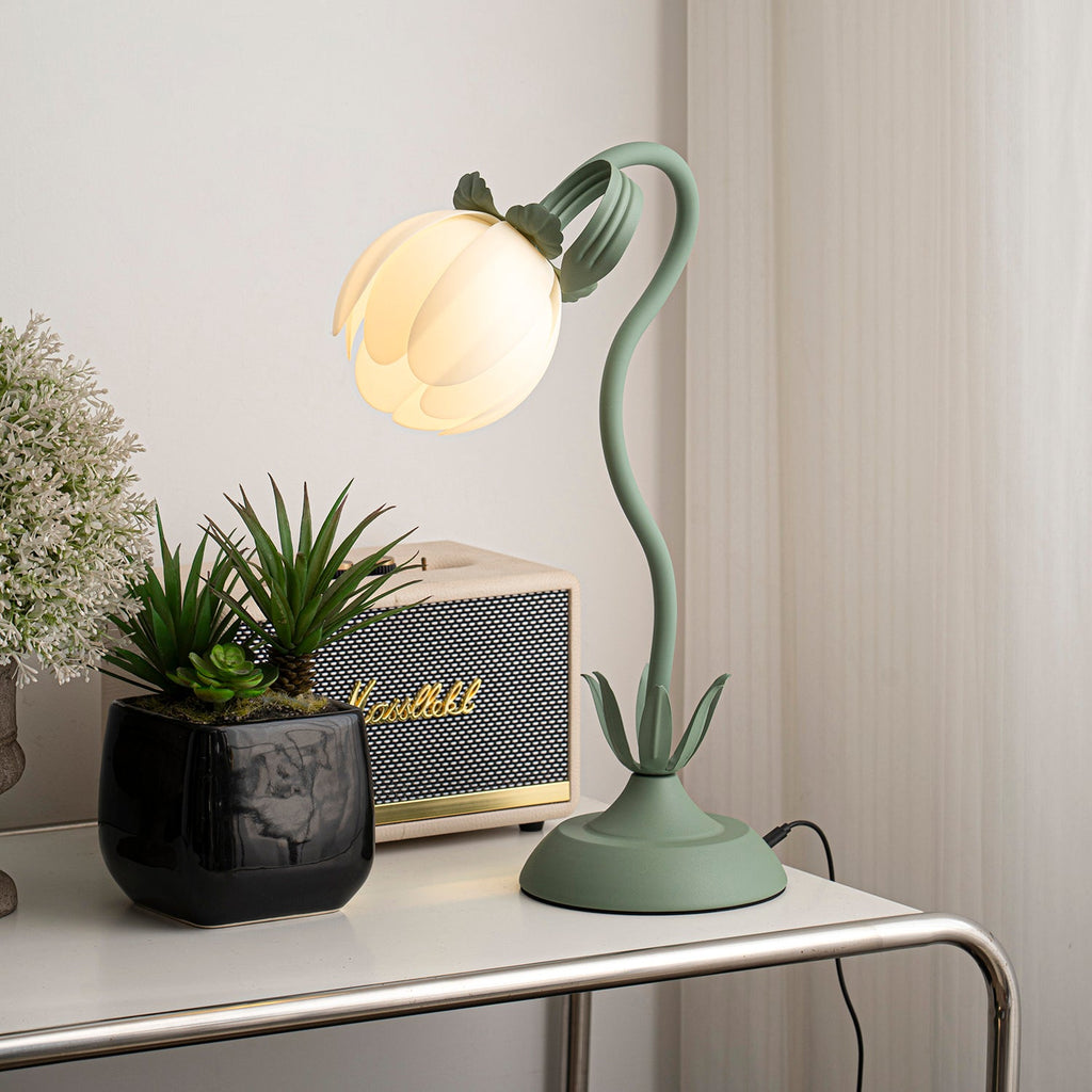 Petala Metal Table Lamp — product view 4