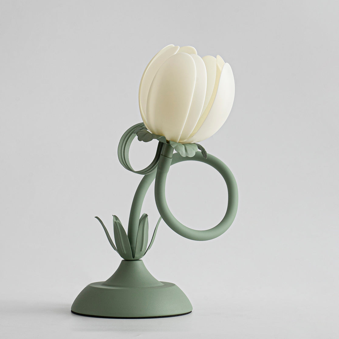 Petala Metal Table Lamp — product view 16