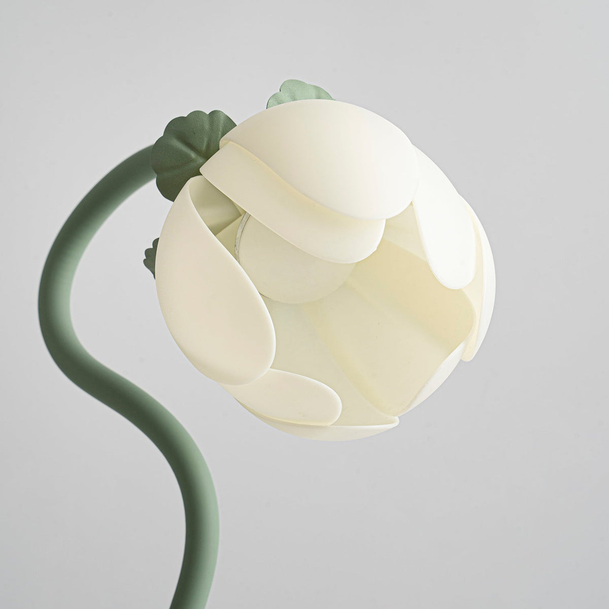 Petala Metal Table Lamp — product view 22