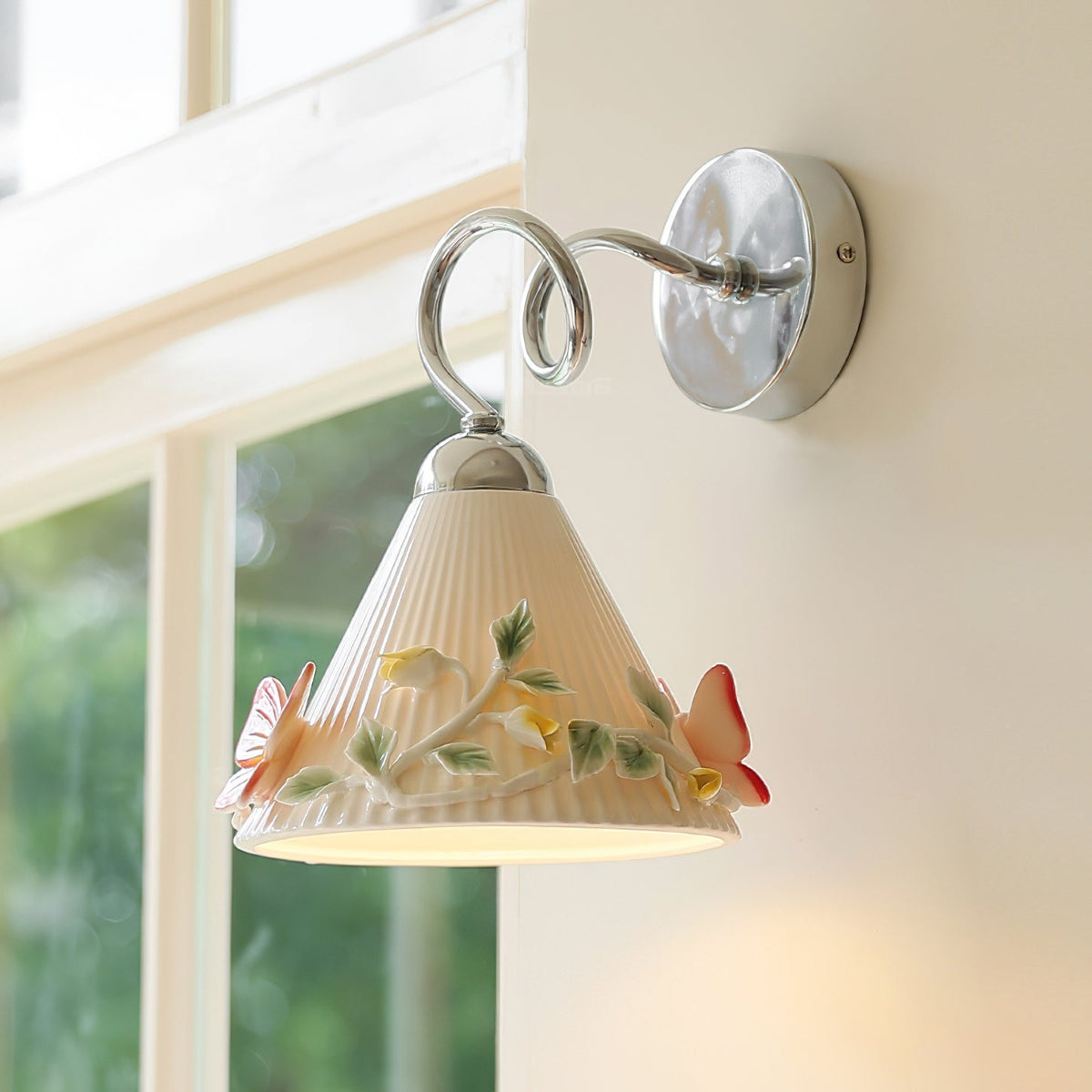 Florynna Metal Wall Lamp — product view 2