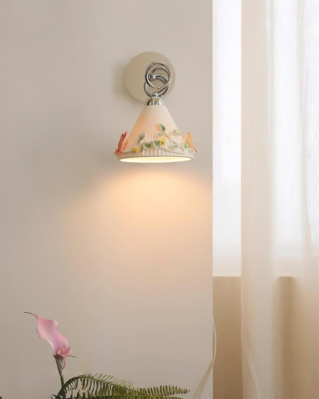 Florynna Metal Wall Lamp — product view 4