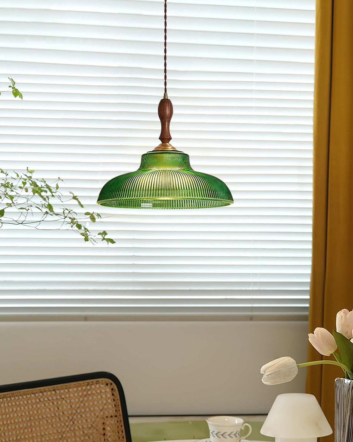 Green Nolyn Glass Pendant Lamp — product view 4