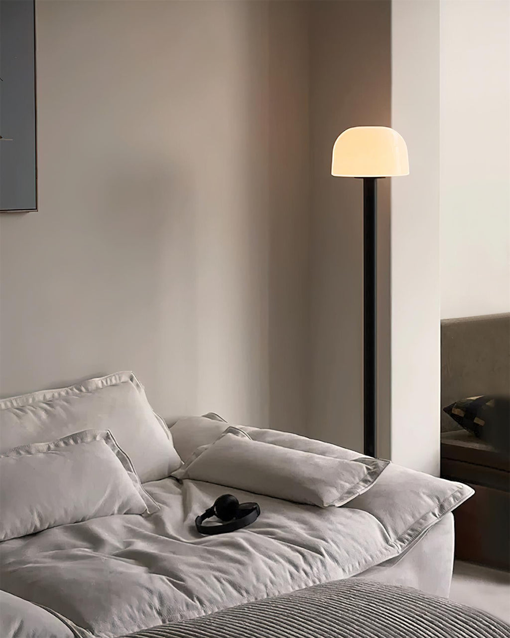 Muto Glass Floor Lamp — product view 4