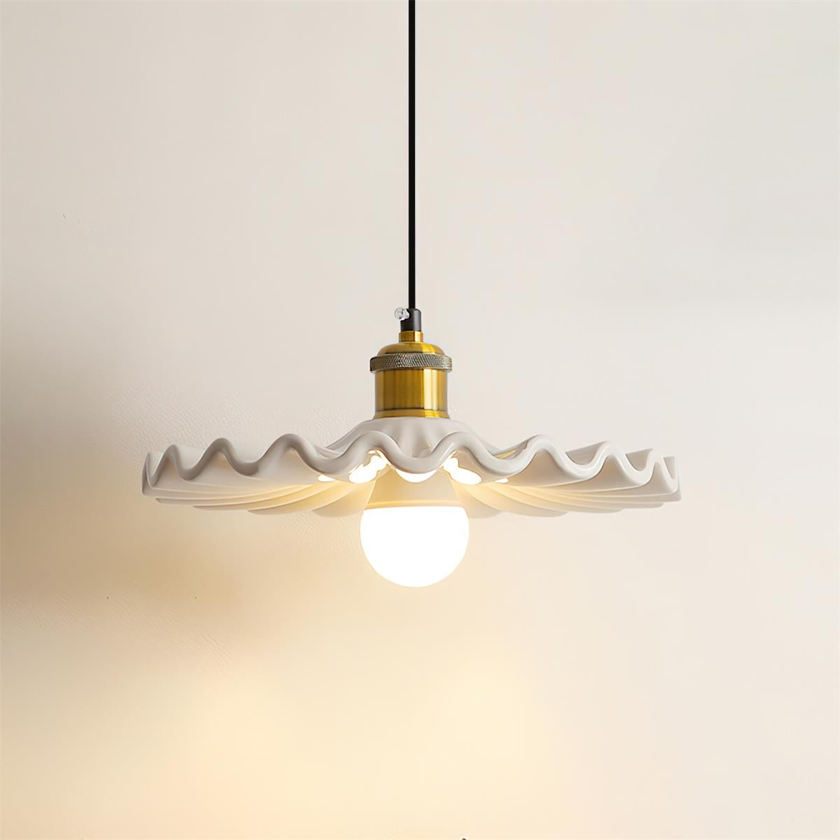 Corolla Metal Pendant Lamp — product view 2