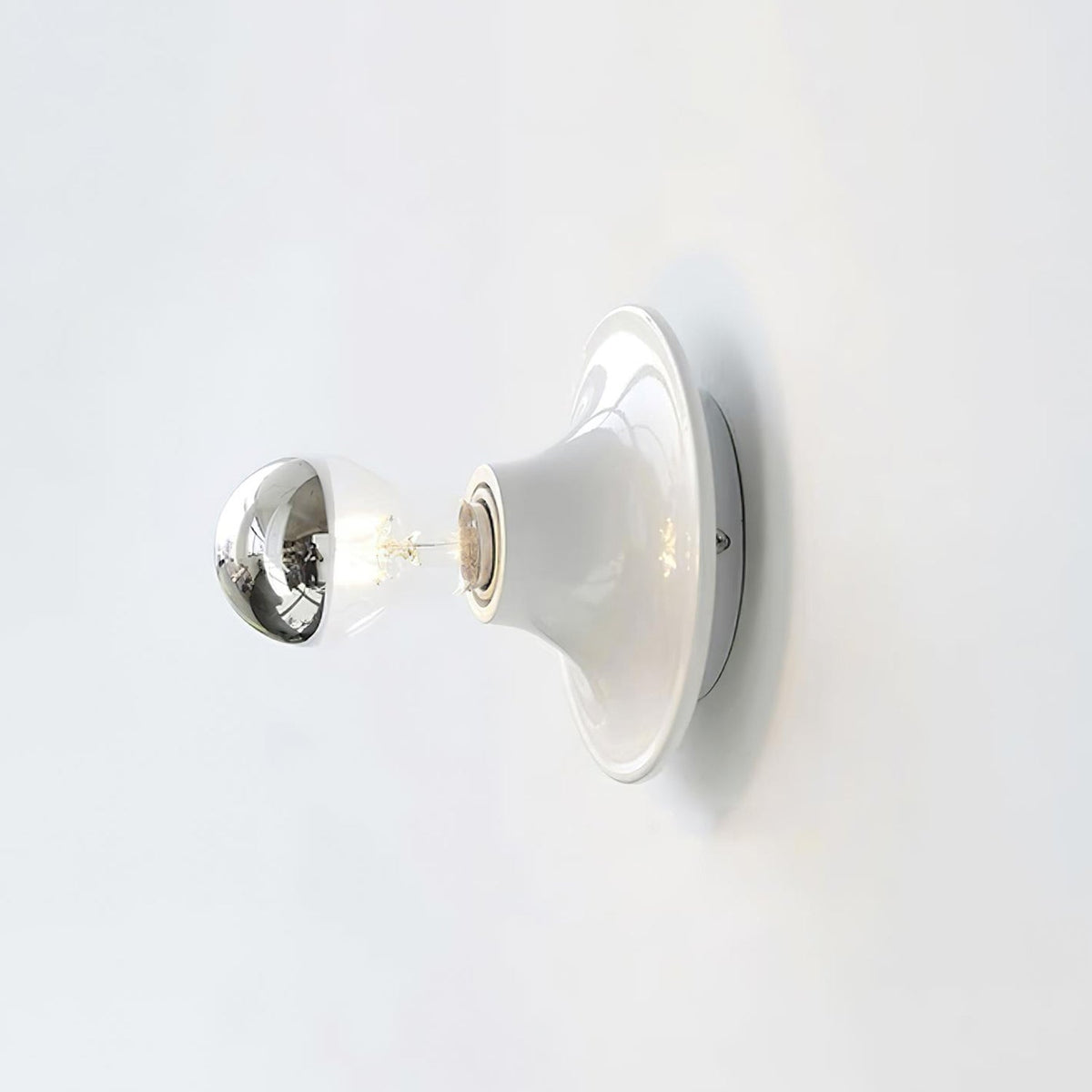 Radiora Wall Lamp — product view 4
