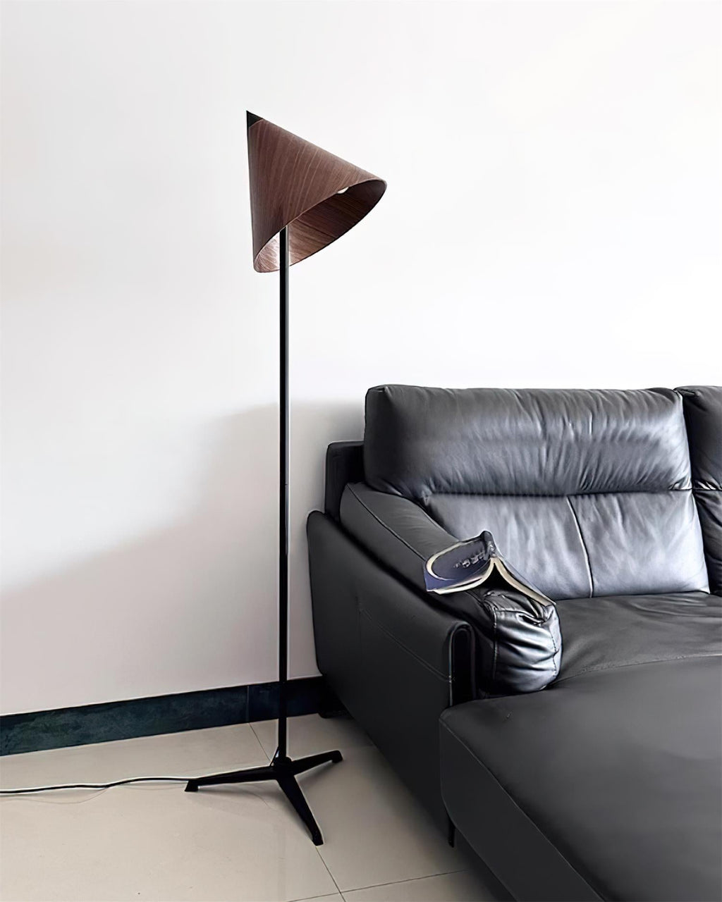 Konis Wood Floor Lamp — product view 4