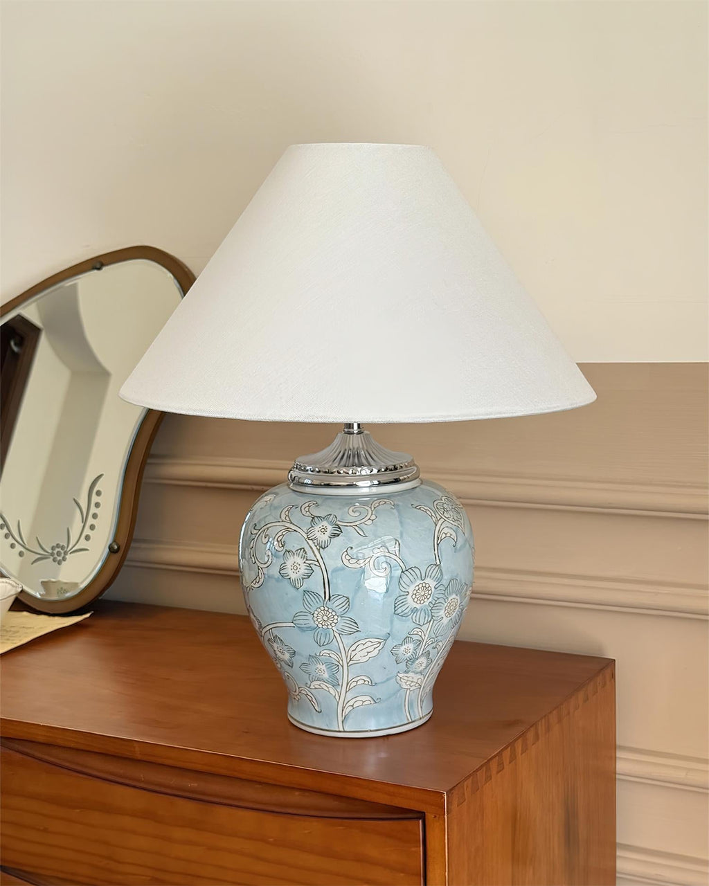 Mandarin Metal Table Lamp — product view 4