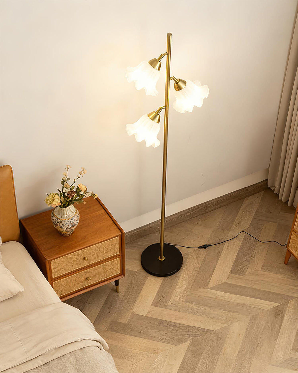 Vervina Metal Floor Lamp — product view 2