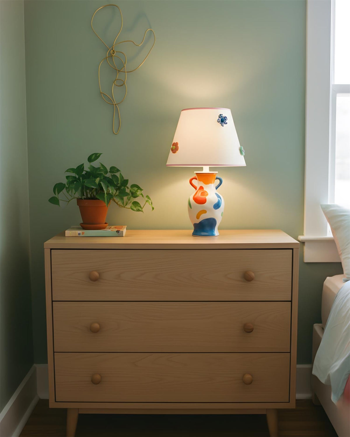 JoyVase Metal Table Lamp — product view 9
