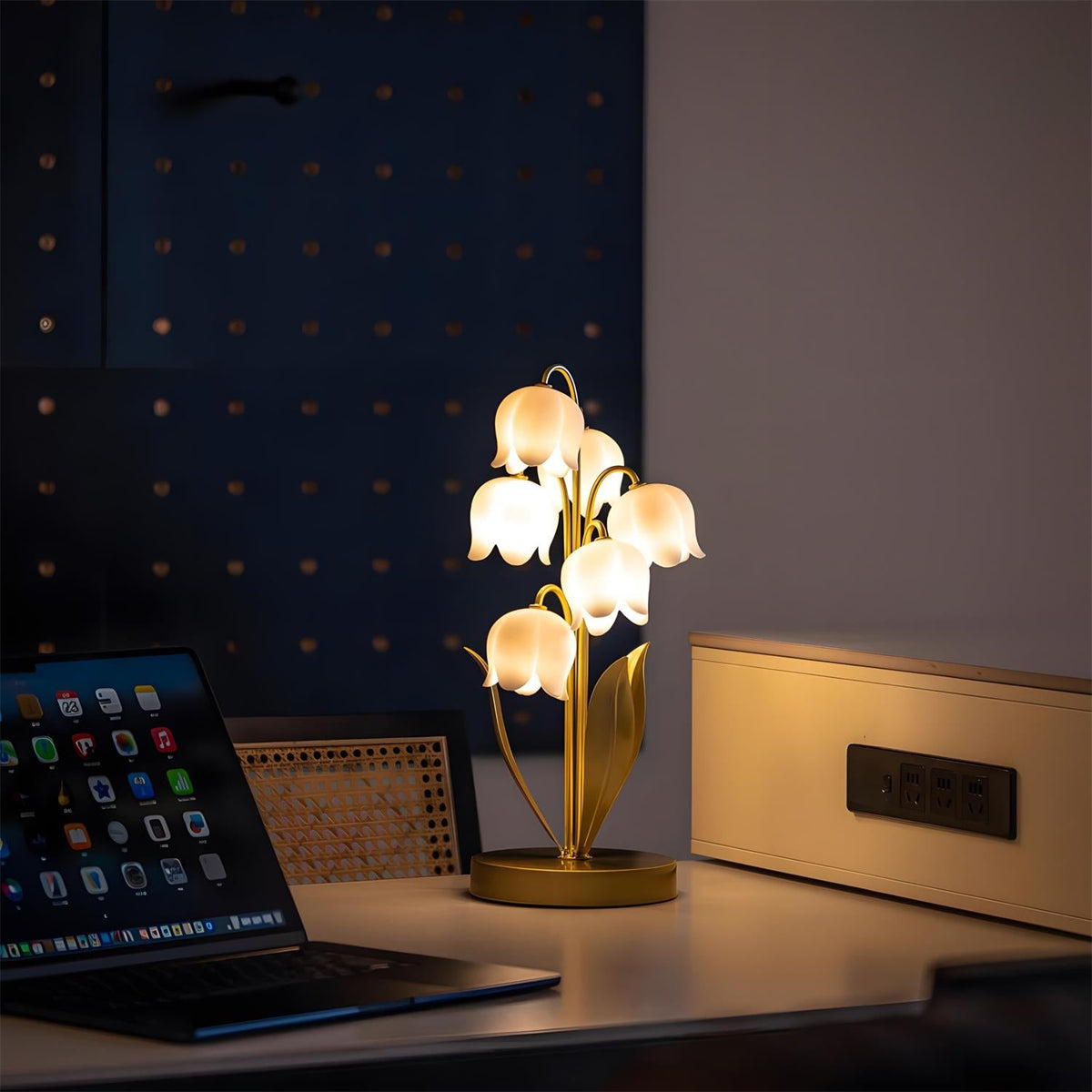 LumiLily Metal Table Lamp — product view 4