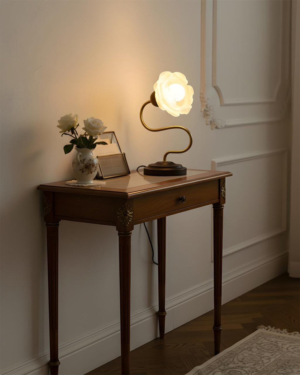 Everbud Glass Table Lamp — product view 4