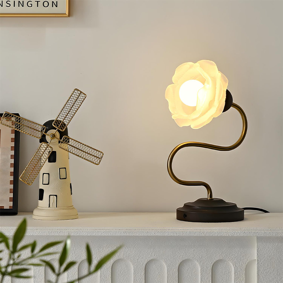 Everbud Glass Table Lamp — product view 12