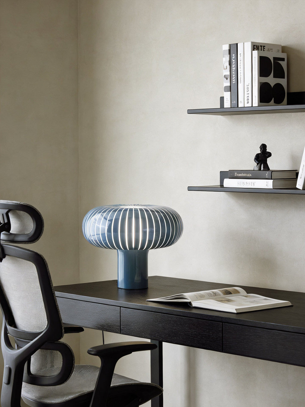 Cylindra Spiral Acrylic Table Lamp — product view 8