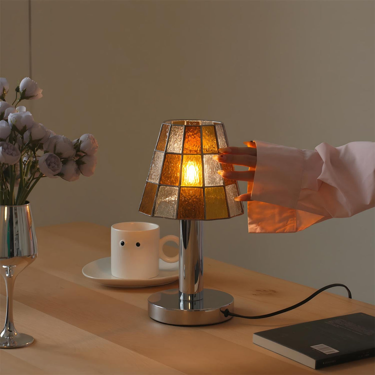 Fun Guy 726 Glass Table Lamp — product view 7
