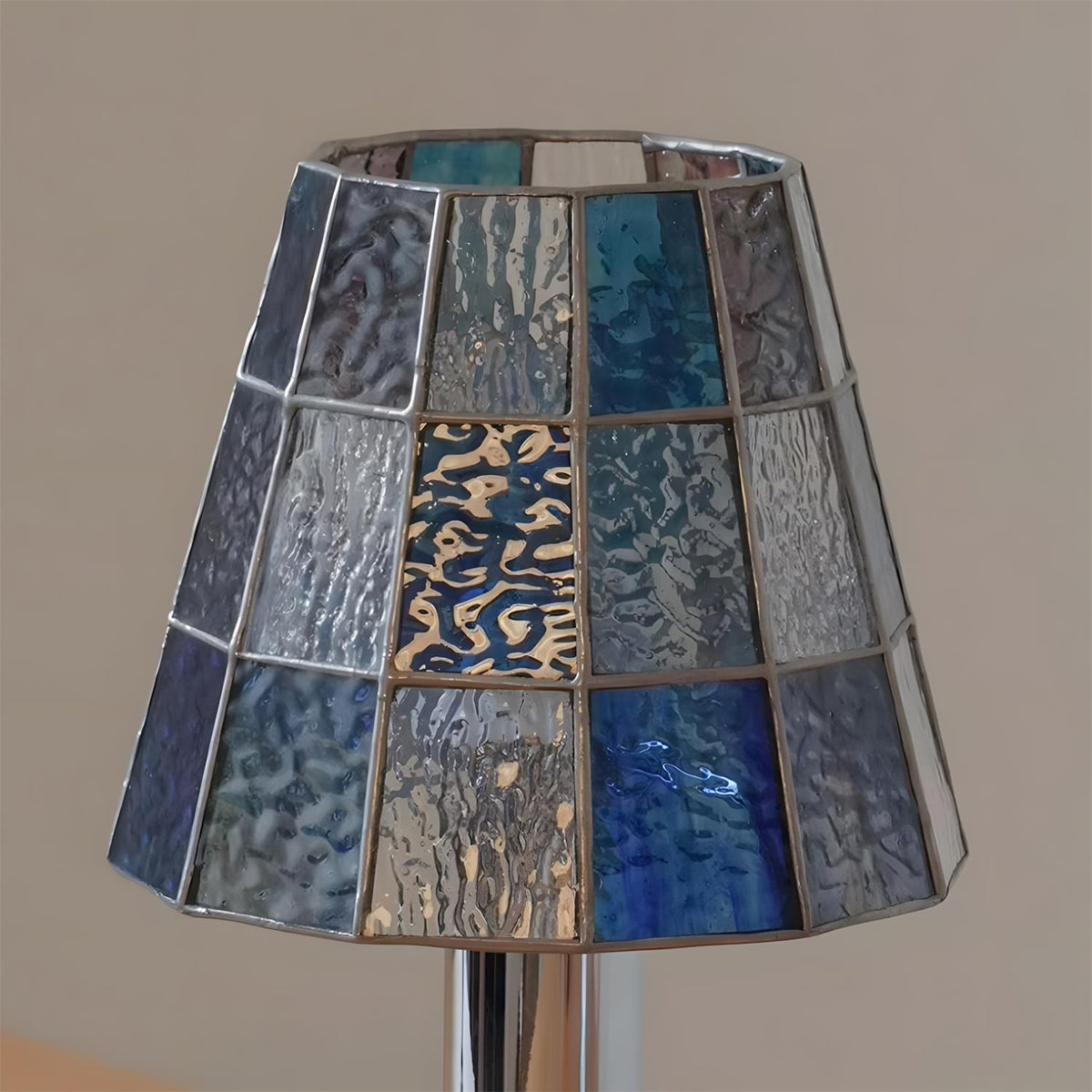 Fun Guy 726 Glass Table Lamp — product view 12
