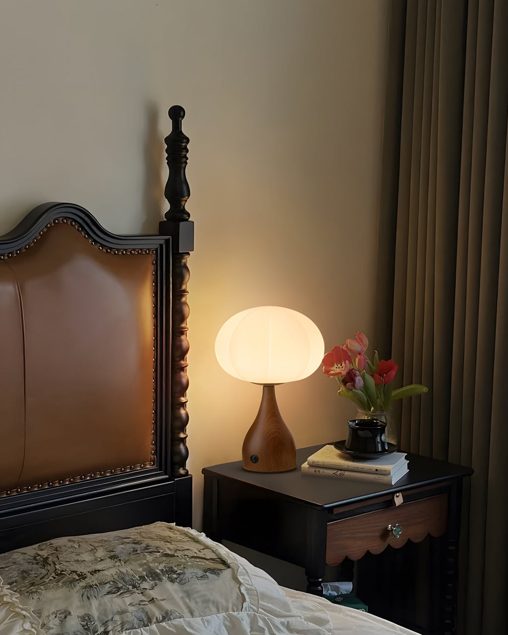 Seluna Glass Table Lamp — product view 7