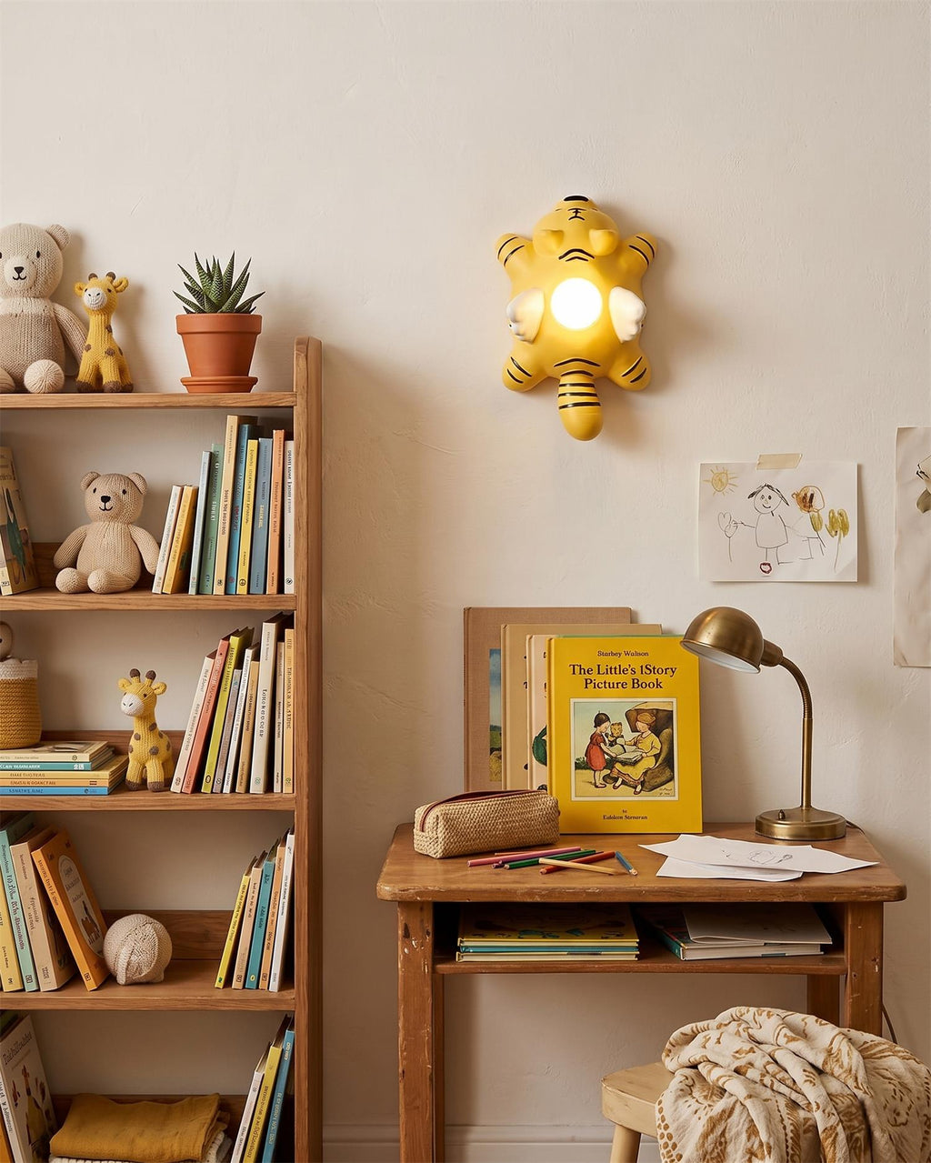 Dreamy Paws Metal Wall Sconce — product view 3
