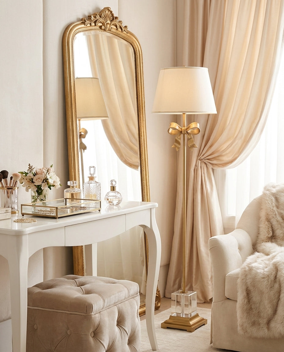 Bellavine Floor Light — product view 9