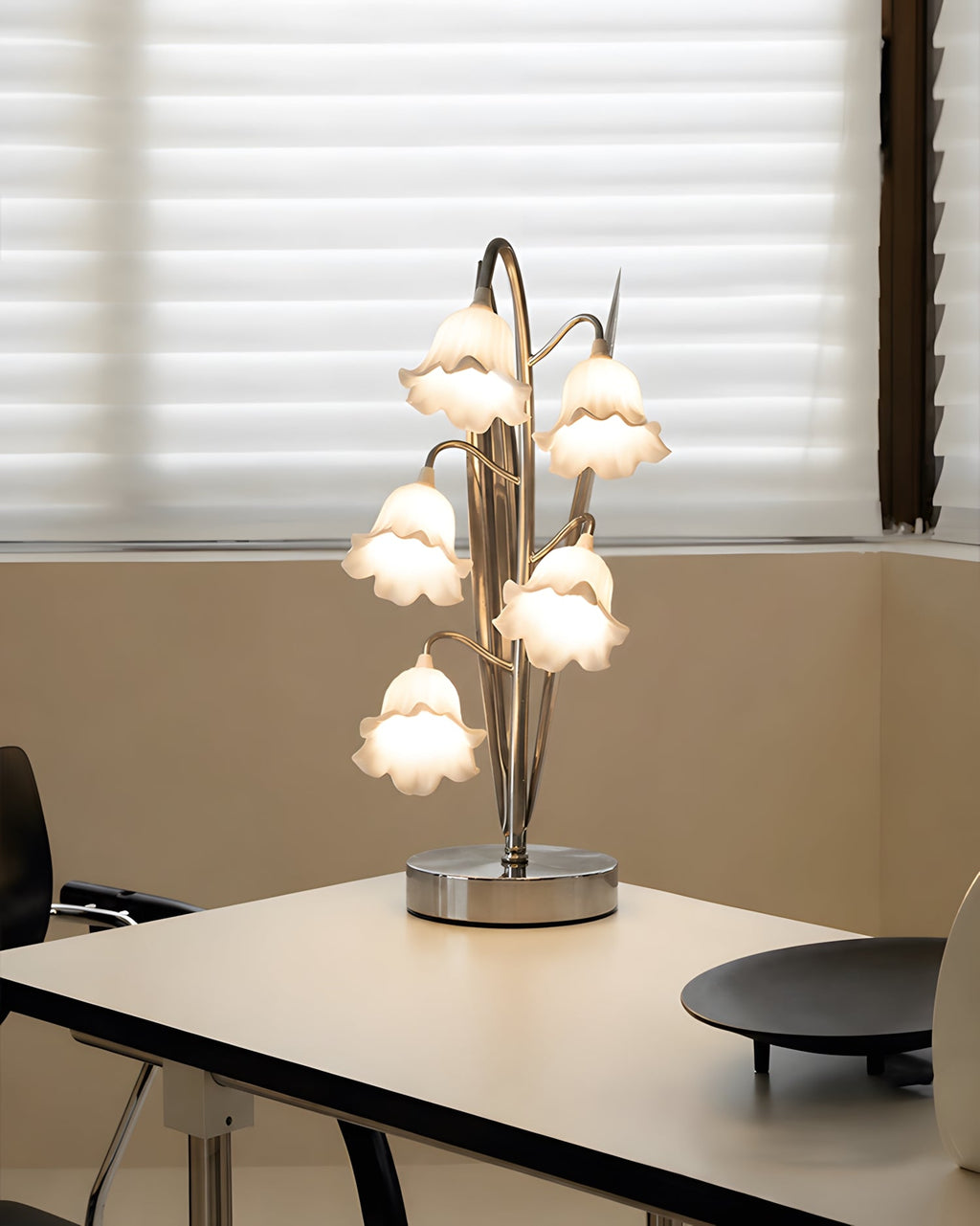 Elowira Table Lamp — product view 3