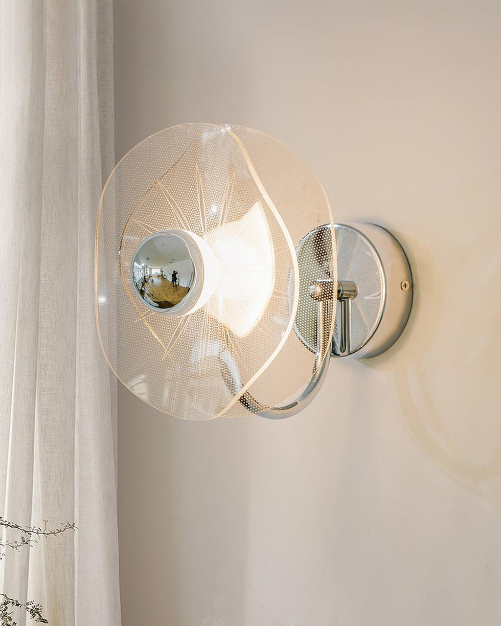 Lotus Aluminum Wall Lamp — product view 3